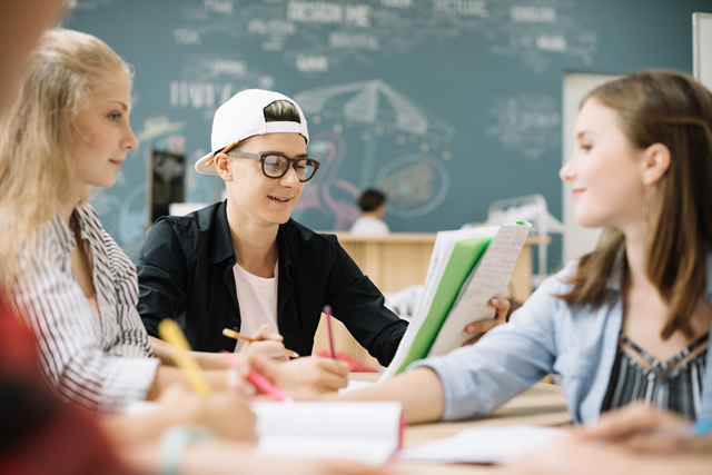 students-chatting-lesson